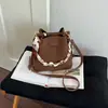 Bolso único con patrón tejido para mujer, nueva colección de otoño 2026, bolso tipo cubo retro para el día a día con un look sofisticado, estilo hombro y cruzado
