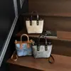 Bolso de Mano de Moda Retro de Color Contrastante de Gran Capacidad para Mujer Nuevo Verano 2025 Texturizado Portátil Bolso Cruzado de Hombro Tipo Cubo