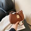 Bolsa de Ombro Retrô de Textura High-End 2023 Design Nicho Popular Outono e Inverno Nova Bolsa Transversal Moda Bolsa de Axila