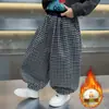 Pantalones para Niños Estilo Otoño/Invierno Mono para Niño Pequeño Velour Casual Pantalones Deportivos 2026 Nuevos Elegantes Pantalones Gruesos con Puño para Niños