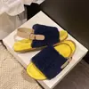 Nuevas sandalias de moda coreana de moda con una correa y punta abierta, diseño de otoño para exteriores, sandalias peludas para mujer 2026 de suela plana