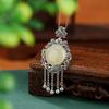 Colgante de plata de ley S925 con diseño auspicioso vintage de jade hetiano rojo del sur con borla de flores y superficie de huevo de campana