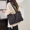 Bolsa Feminina Estilo Preguiçoso de Bolinhas 2026 Nova Outono Grande Capacidade Bolsa de Ombro para o Trabalho Moda Bolsa de Mão de Cor Sólida sob o Braço