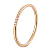 Anillo Liso con Incrustaciones de Diamantes de Zirconia Transfronterizo 18K Anillo de Diseño Simple de Nicho para Mujer Acero de Titanio Joyería que No se Desvanece Venta al Por Mayor