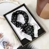 Bufanda Cuadrada de Moda Versátil Estilo Coreano Floral 70% Seda Artificial Pañuelo de Cuello Pañuelo de Cuello de Alto Grado con Puntos Venta al por Mayor