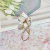 Pequenos acessórios para ternos, broche, fivela de lenço de seda para meninas de nicho de alta qualidade, corpete de liga, broche versátil de strass em tulipa