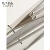 Luminária pendente longa de luxo estilo nórdico, um design novo e sofisticado com uma estética minimalista e artística, adequada para restaurantes e bares, apresentando uma cor creme vintage