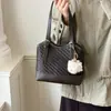 Bolsa de palha tecida popular transfronteiriça para mulheres, novo modelo 2026, grande capacidade, bolsa de ombro estilosa, bolsa de mão grande da moda