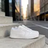 Moda Transfronteriza Retro Cómodo Elegante Cuero Transpirable Caña Baja Casual Aumentador de Altura Zapatillas para Correr Zapatos de Hombre Zapatos de Mujer Tenis