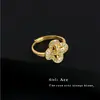 Anillo de Flor de Cuatro Hojas con Circonita Chapado en Oro de 18 Quilates Estilo de Lujo Accesible Retro de Nicho Anillo Abierto para Dedo Índice Joyería de Mano Medieval