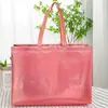 Bolsa de mano no tejida con logotipo impreso en láser colorido, disponible en stock, bolsa de embalaje de marca de moda, bolsa de regalo para compras en tiendas de zapatos de mujer