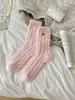 Meias Femininas de Veludo Coral com Bordado de Coração Duplo, Novo Estilo Outono e Inverno, Espessas com Forro de Lã, Quentes, para Casa, Chão, Dormir