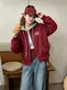 Otoño 2026 Nuevo Estilo Chaqueta Corta Bordada con Capucha de Dos Piezas Falsas para Mujer Estilo Coreano Casual Chaqueta de Béisbol para Mujeres Petites