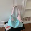 Bolsa tote floral em relevo verde menta clara, bolsa de ombro estilo coreano para jovens senhoras, oferecendo uma sensação suave e refrescante para passeios de verão