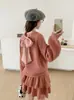 Conjunto de Suéter Estilo Suave Coleção Outono/Inverno 2026: Conjunto de Duas Peças: Cardigã de Tricô com Laço nas Costas + Saia para Mulheres