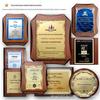 Medalha de madeira que faz a noz do cartão da autorização da folha de ouro que junta a folha de alumínio do certificado de aposentadoria da bandeja da honra da educação
