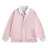 Jaqueta curta lapela listrada off-white forro listrado fino azul e branco punhos zíper de pressão diagonal barra elástica jaqueta casual