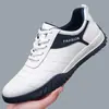 Zapatos Deportivos Nuevos para Hombre Primavera y Otoño Moda Casual de Moda Zapatos de Skate Versátiles Antideslizantes con Cordones Zapatos de Cuero Mocasines