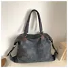 Bolso de mujer de gran capacidad transfronterizo 2026 primavera nuevo casual con tachuelas bandolera de axila bolso tote de viaje para commuting moderno