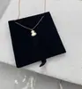 Collar de Calabaza Kirin para Mujer Oro Rosa 18k Ágata Roja Colgante de Mariposa Blanca Cadena para Clavícula Regalo del Día de San Valentín