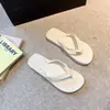 Nuevas Chanclas de Playa Resistentes al Desgaste Estilo Tanga para Mujer Sandalias Antideslizantes Verano 2026