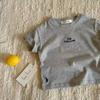 Camiseta infantil com letras, manga curta, masculina, verão 2025, nova roupa infantil, cor sólida, meia manga, camiseta da moda para bebês, feminina, fina