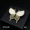 Broche de concha de imitación de diamante, alfiler de perla anti-luz de nicho, alfiler de ramillete de aleación, en stock, accesorios de ropa al por mayor