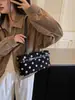 Nova Bolsa de Ombro Vintage de Camurça com Bolinhas para Mulheres Outono/Inverno 2026, Bolsa de Mão Retro para o Dia a Dia, Bolsa Baguete Versátil de Ombro