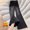 Jeans Retro Preto-Cinza com Veludo Plus Micro-Flare Feminino 2026 Outono Novo Cintura Alta Petite Emagrecedor Calças Flare