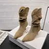 Botas femininas da moda estilo vintage com salto fino, plissadas, de cano médio para outono e inverno, botas de equitação de bico fino acima do joelho, botas de salto bloco em V