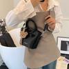 Bolso Balde Bandolera Nicho, Bolso de Hombro Simple de Alta Gama para Mujer, Bolso de Viajero de Moda Verano 2025