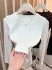 Camiseta Básica de Manga Longa com Gola Redonda para Mulheres 2026 Outono Novo Estilo Simples Slim Fit Versátil Camada Base Top Interno Tendência