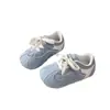 Tenis infantiles estilo coreano, nueva colección primavera/otoño 2026, zapatillas de entrenamiento alemanas para niñas, suela suave, transpirables, versátiles, zapatos casuales para niños y niñas