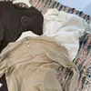 Camiseta básica de color liso con cuello en U y diseño de botón trasero para mujer, nuevo modelo otoño 2026, versátil, adelgazante, agradable para la piel, de manga larga