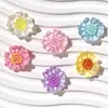 Clip para el pelo de girasol y margarita irregular translúcido Pegatina para Crocs, teléfono, botella de agua, coche, escritorio al por mayor