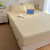 Juego de tres piezas de alta tecnología japonesa, sábana bajera ajustada de nailon y spandex Clase A, protector de colchón, tapete refrescante para uso doméstico, sábana bajera ajustada refrescante de seda individual tamaño matrimonial y funda de almohada