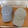 Nueva Gorra de Béisbol de Marca de Moda Primavera y Verano Bordado de Letras con Parte Superior Suave para Mujer, Gorra Versátil de Cuadros Estilo Coreano que Hace que la Cara Parezca Más Pequeña