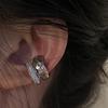 Pendientes de nicho de lujo 2023 nuevos con clip de oreja de doble capa de metal de alta calidad y exquisito diamante brillante sin orificio para la oreja