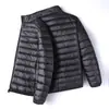 Chaqueta acolchada de algodón pluma ligera nueva temporada anti 2023 para hombre con cuello alto corta para jóvenes y mediana edad fina ligera con capucha talla grande