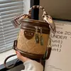 Bolso Pequeño Texturizado de Gama Alta para Mujer, Primavera/Verano 2026, Bolso Cruzado de Diseño de Nicho Súper Popular, Bolso de Mano Tipo Cubo para Mujer de Gran Venta