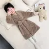 Bata de Noche de Terciopelo Coral para Niños Ropa de Bebé Toalla de Baño Portátil Pijama con Capucha Niño Otoño e Invierno Franela Bata de Baño para Niño