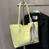 Bolsa Grande Feminina 2025 Nova Primavera/Verão Versátil Bolsa de Ombro para Mulheres, Bolsa Tote Elegante e Moderna para o Dia a Dia