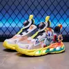 Nuevas Zapatillas de Malla Transpirable para Niños Verano 2025 Zapatos con Luces para Niños Zapatos Casuales de Dibujos Animados para Campus Zapatillas de Correr