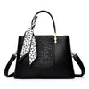 Bolso Bordado de Patchwork Estilo Chino de Moda Bolso de Mujer Modelo Nuevo 2025 con Bufanda Versátil Bolso de Hombro Cruzado para Mujer