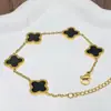 Pulsera para mujer de acero inoxidable con trébol de cuatro hojas tipo explosión, simple y avanzada, no se decolora, temperamento de nicho de lujo ligero, venta directa de fábrica