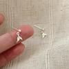 Aretes de Borla Cola de Pescado Estilo Coreano para Mujer Agujeros en las Orejas Nicho Dulces Simples Aretes de Sirena Aretes Explosiones Libro Rojo
