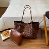 Outono Inverno Retro Nova Bolsa Bolsa Tote Estampa de Leopardo Feminina 2026 Grande Capacidade para o Trabalho Manual no Ombro Bolsa Mãe-Filho