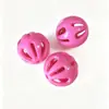 Suministros para mascotas gato, cascabel con forma de concha, accesorios de plástico, juguete multicolor, juguete para gatos, pelota sonajero colorida de cinco agujeros