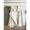 Nuevo Modelo de Primavera Nº 26 de Zedaijiayi: Gabardina Casual de Estilo Británico para Viajes Diarios, con un Diseño Único para Figuras Pequeñas, Presentando Botones de Doble Botonadura y un Cinturón