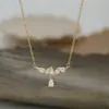 Cadena Elegante para Clavícula con Baño de Oro Real y Circonitas Microincrustadas para Mujer, Collar con Colgante de Gota de Agua de Diseño de Nicho, Cadena para el Cuello Estilo Isn